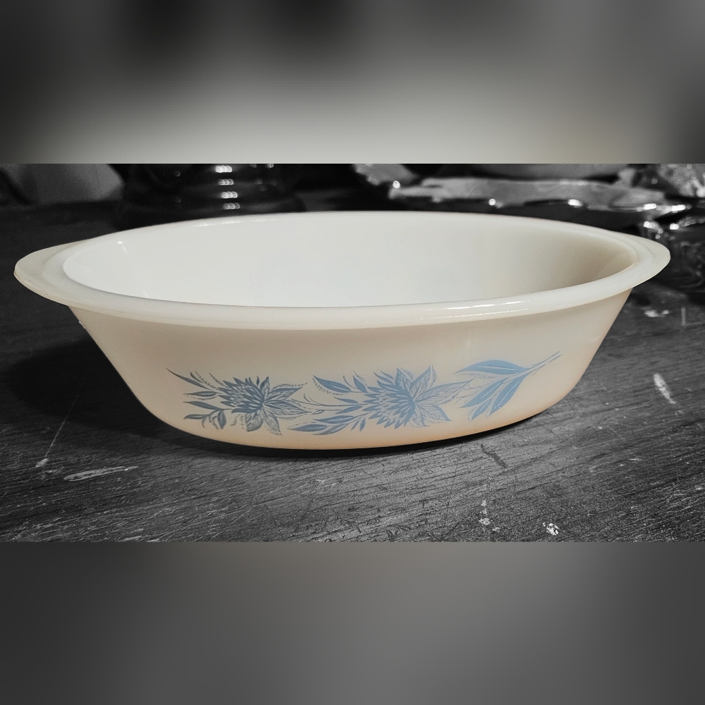 Glasbake 1qt blue thistle dish